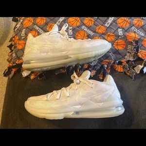 Lebron XVII Low White camo